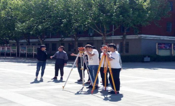 铁道轨道交通运输系开展 《铁路工程测量》实践课